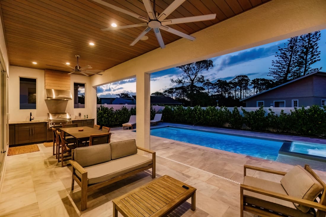 Bikinis and Martinis, property photograph 1