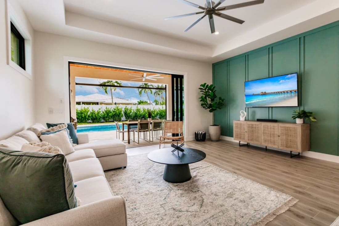 Coastal Elegance, inside photograph 4