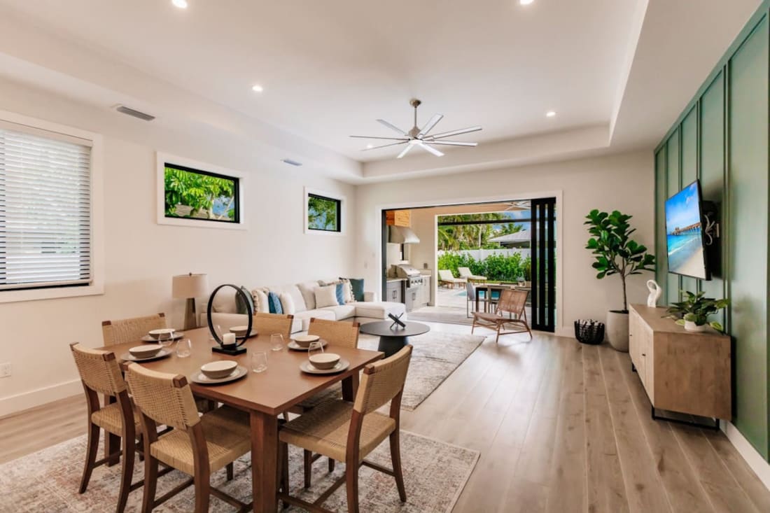 Coastal Elegance, inside photograph 5