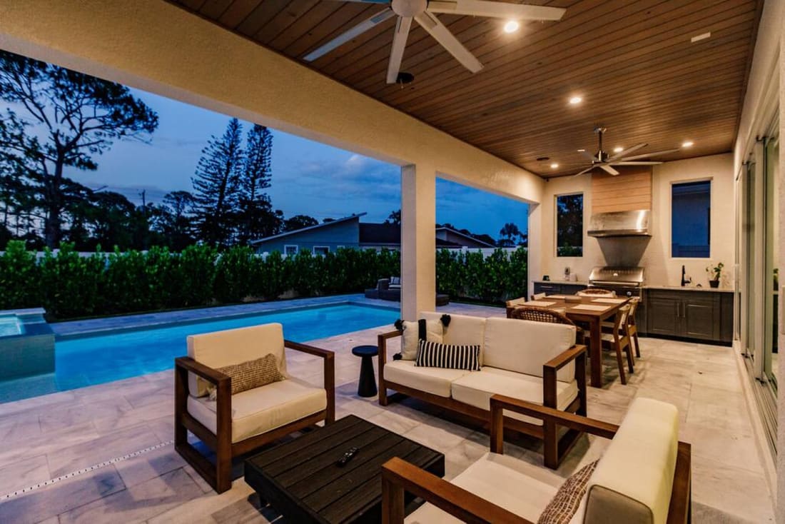 Mimosa Manor, poolside photograph 2