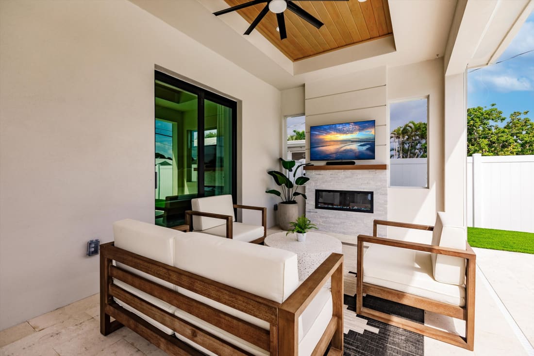 Paradise Cove, poolside photograph 2